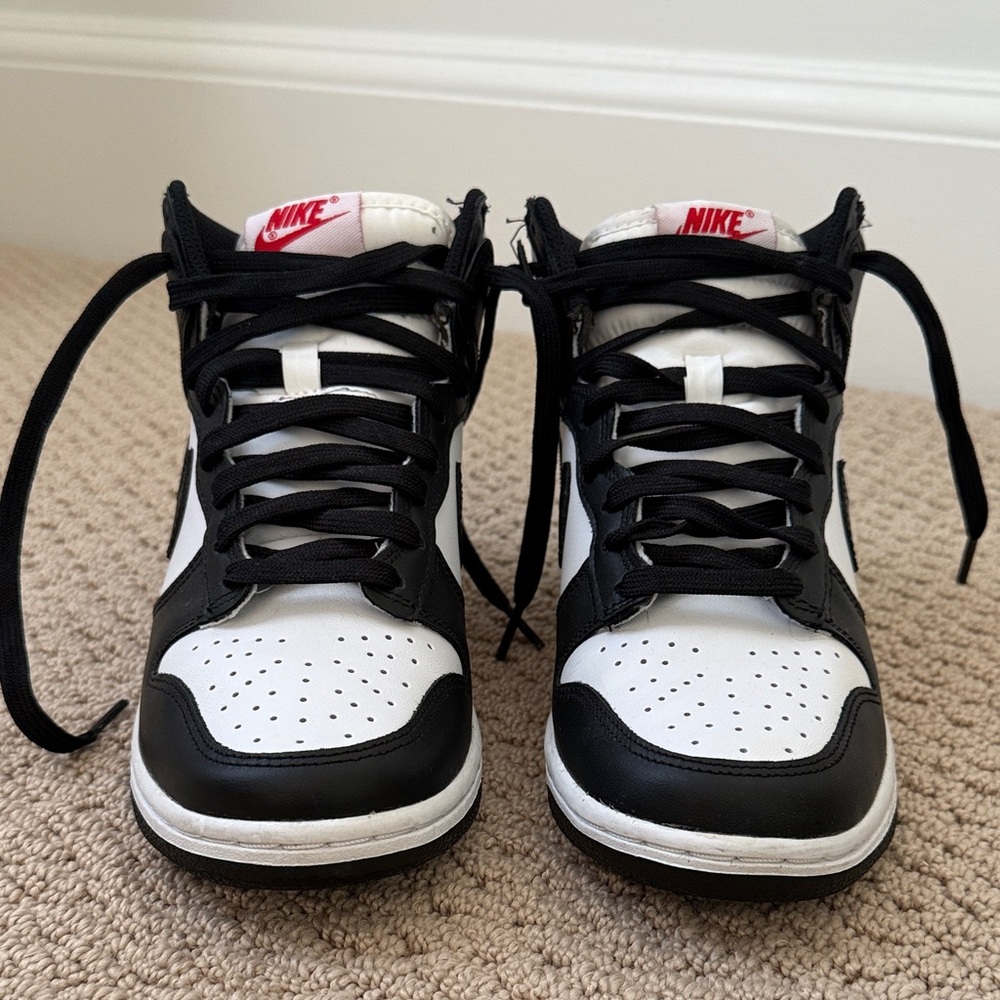 Nike Dunk High
Women's Shoes